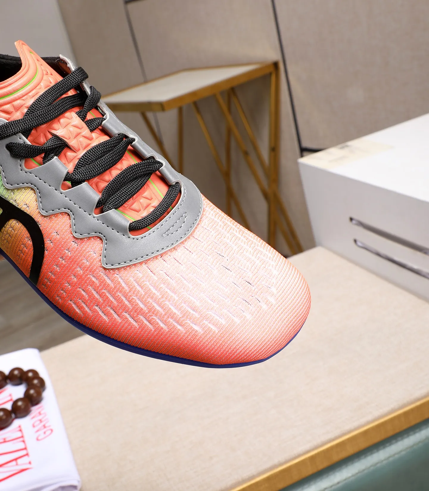 Men's Men's Shoes 💰620 VALENTINO 🌹🌹🌹2025 Valentino's latest spring sneakers! The counter 🔥 recommends RUNBOOT, which is lightweight and comfortable. It has a multi-functional design that integrates blue sneakers, running shoes, and fashionable sneakers to create a cool on-foot effect. ♥️♥️Fashionable sneakers that are sought after by many popular celebrities and fashion influencers♥️♥️. 👉All-round original 1:1 high-end production 👉Fabrics: Two options: delicate, soft and comfortable eyelet lambskin and high-end technical fabrics 👍Super soft suede special lining inside 👍Outsole wear-resistant TPU material 👍Full set of original counter packaging